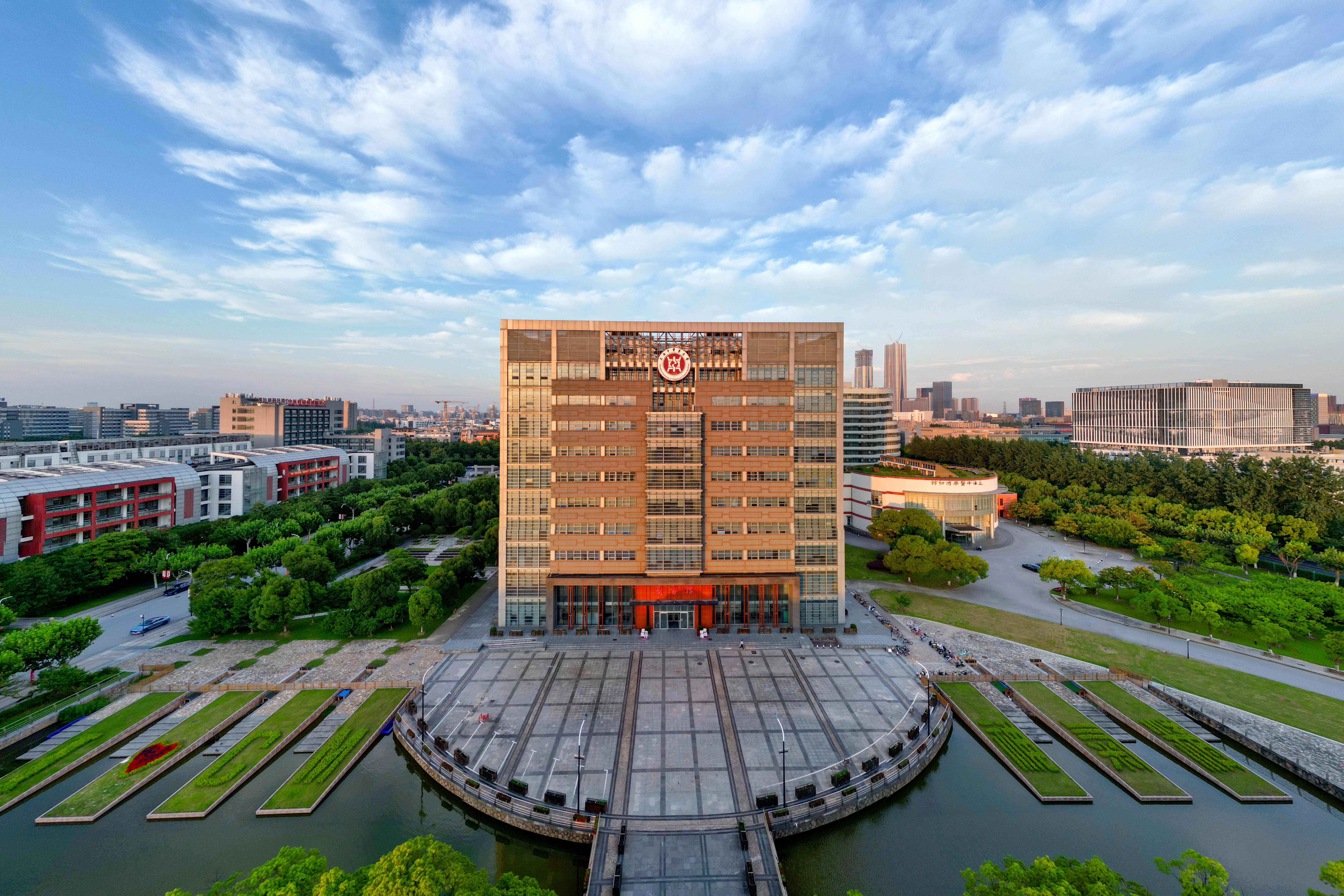 我校牵头制订的中华中医药学会团体标准《中医随机对照试验临床证据元数据》发布