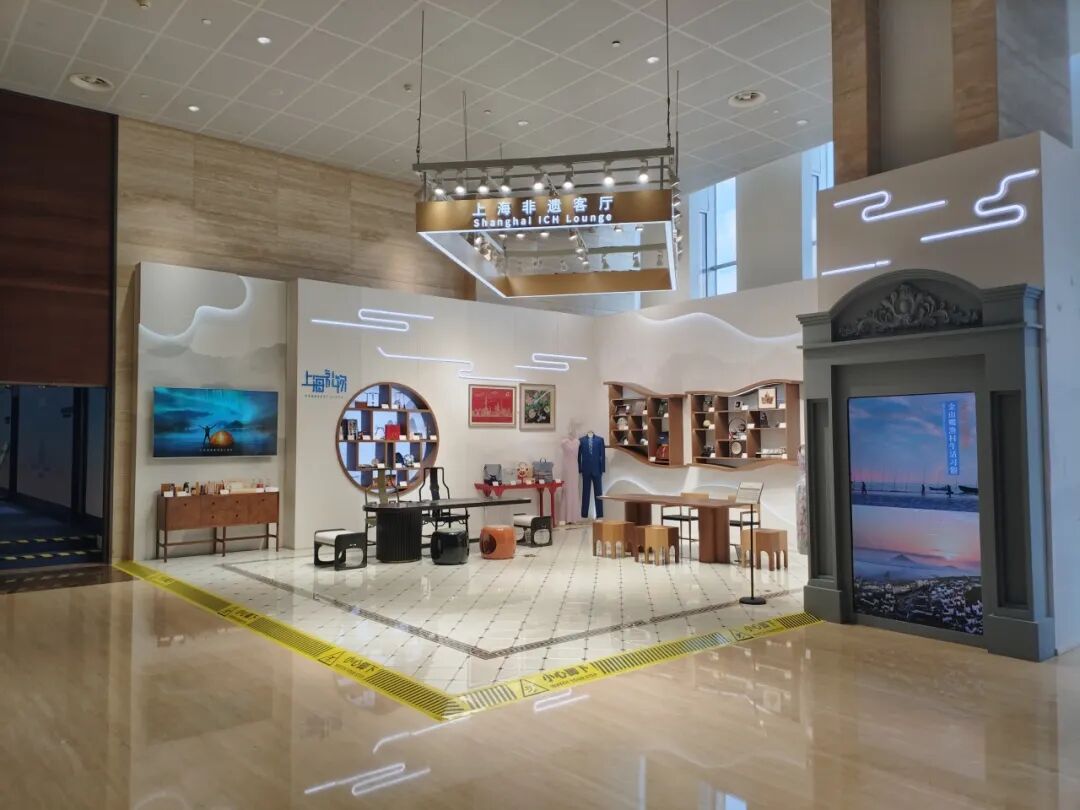 让中医药走向世界，我校系统海派非遗项目组团亮相进博会